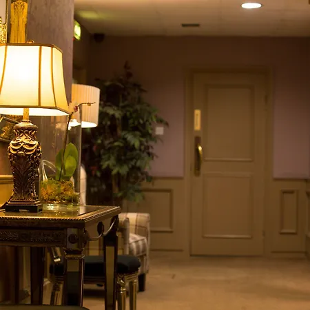 Anner فندق ثورل